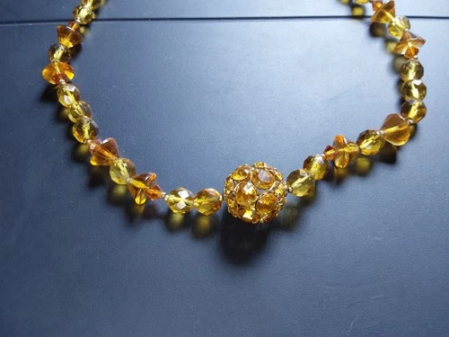 miriam haskell necklace 16". Signed gold yellow beads pendant. Hook flower clasp