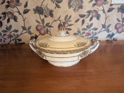 VINTAGE NORITAKE PENELOPE ROUND COVERED VEGETABLE DISH 8-1/4'' QUART 