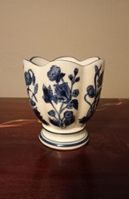 Vintage Blue & White Porcelain Chinoiserie Jardiniere Pot With Floral Design.