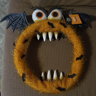 Hyde and Eek, Sound activated Light-up Talking monster wreath Halloween