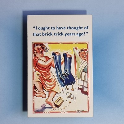 Comic Postkarte um 1930 Frau leert Taschen Bett Ziegel Trick Zehe Comicus