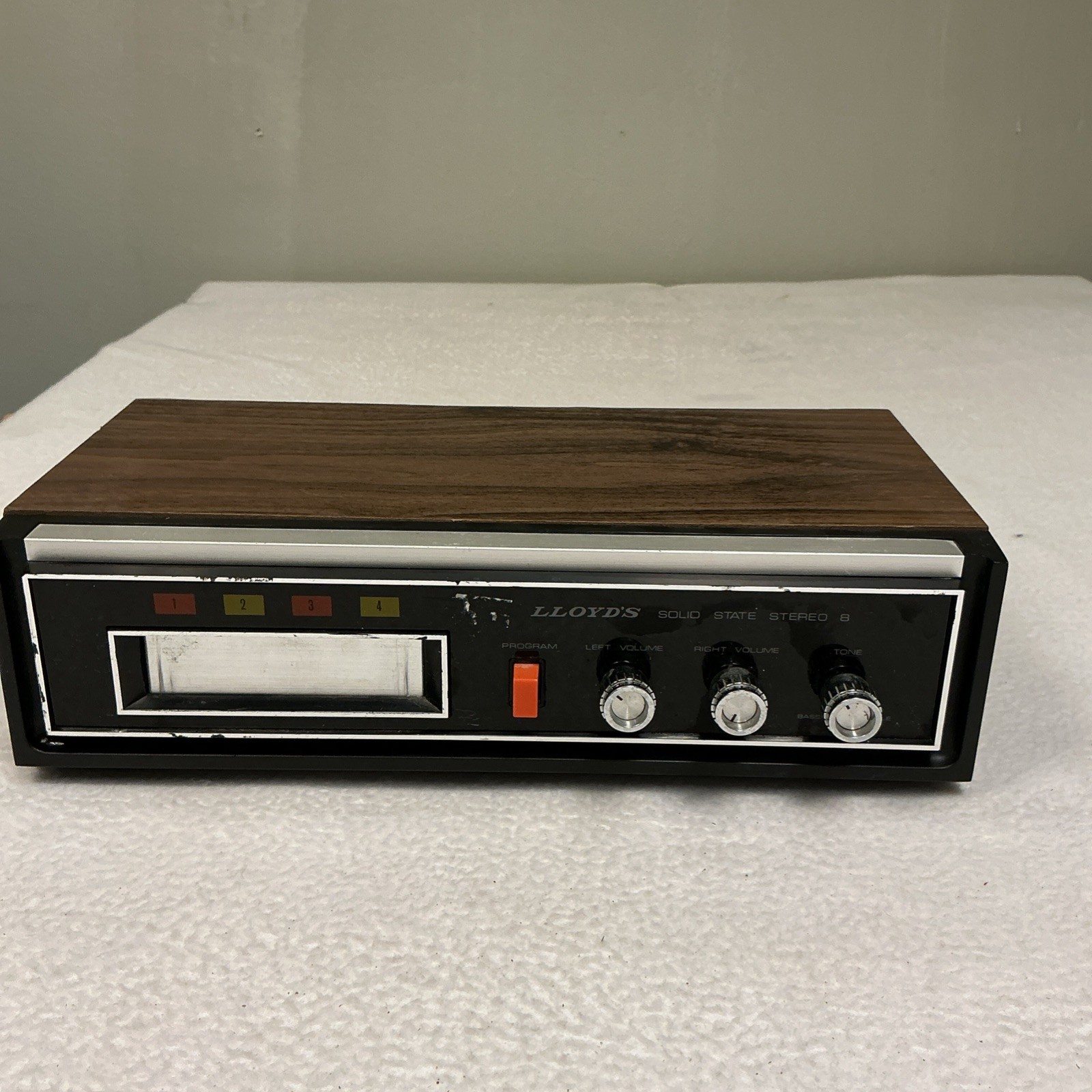 Vintage Lloyds Solid State Stereo 8 Wood Grain Model 2V6 IW-07A 120V Parts Only.