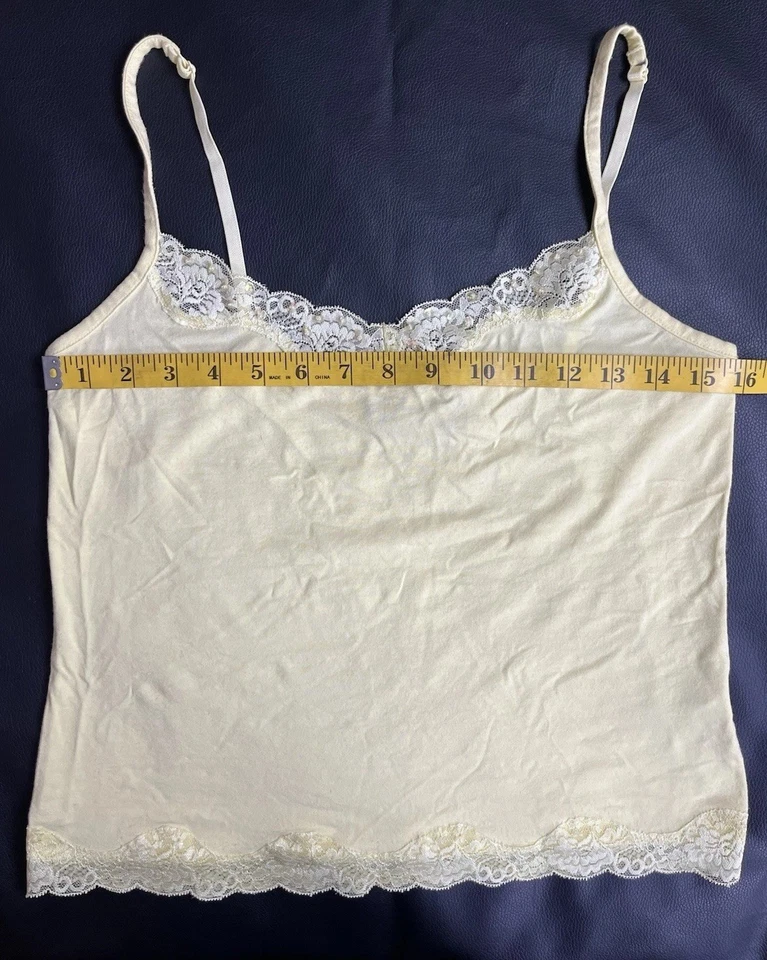 Top camisola con ribete de encaje amarillo Caslon para mujer M Y2K principios de la década de 2000 lencería coqueta Foto 3 de 4