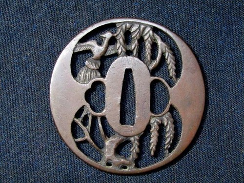 Japanese katana tsuba with wooden box – Traditional Samurai sword fitting - Picture 2 of 12