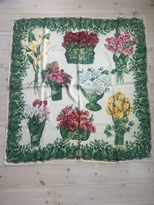 Gucci Foulard Vert Floral 83cm x 83cm Design Printemps Accessoire Mode Femme