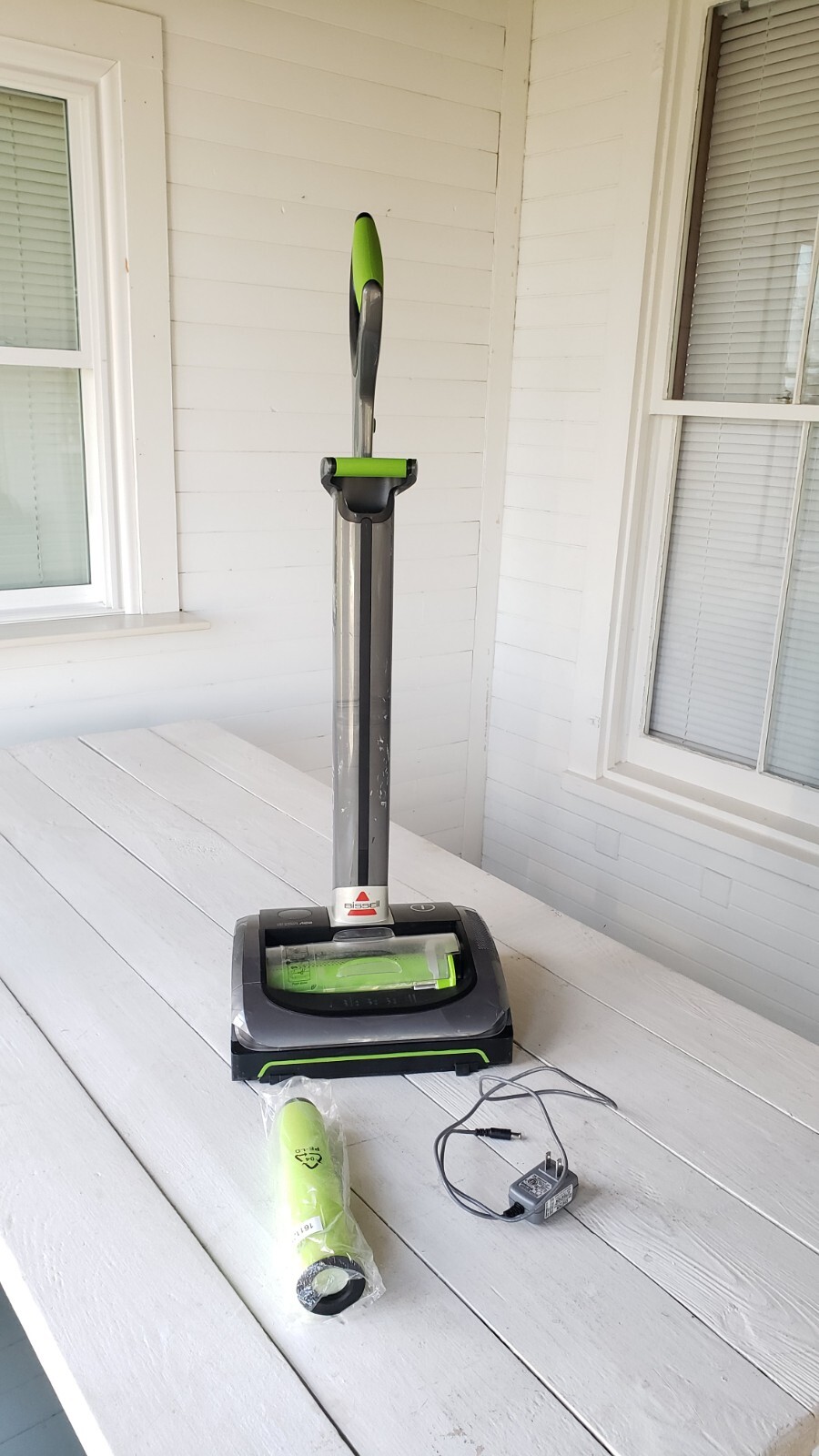 Bissell Air Ram Cordless Vacuum Cleaner With Battery And Extra Filter