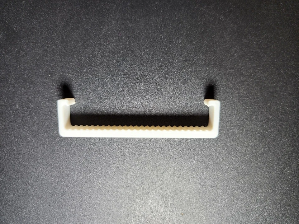 Spare cable combs for Lian Li Strimer plus V2 24Pin and 12VHPWR Cables 5pcs - Image 2 of 4