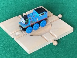 thomas wooden railway turntable