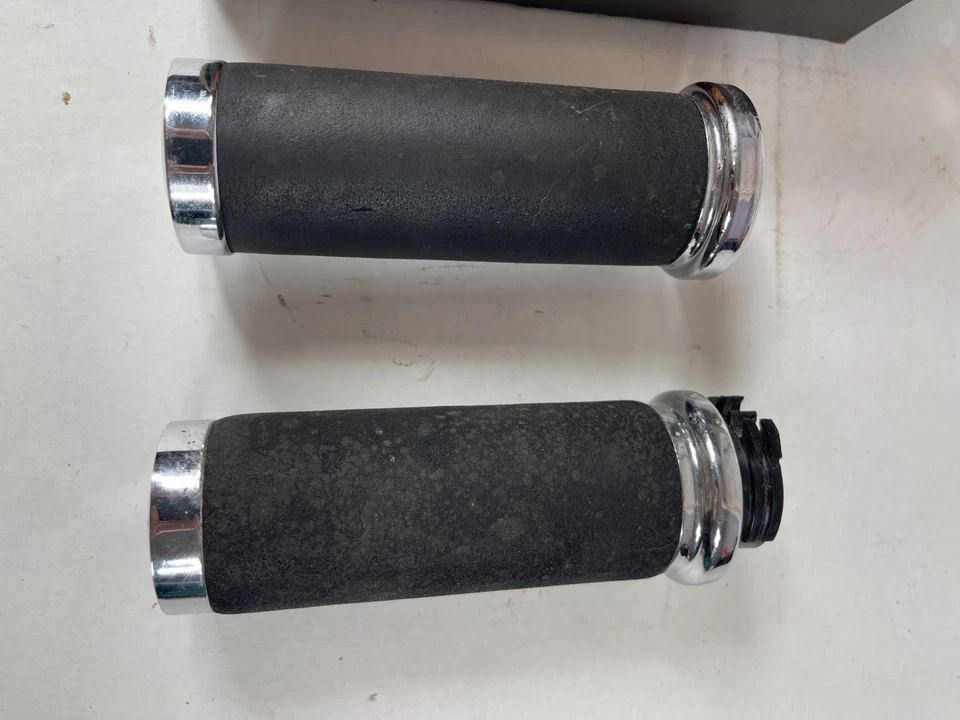 Harley-Davidson Small Chrome & Rubber Hand Grips 56241-96 NOS w/ Box - Image 4 of 4