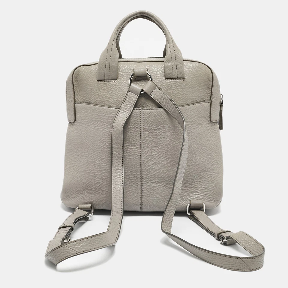 Mochila convertible de cuero gris DKNY Foto 4 de 4