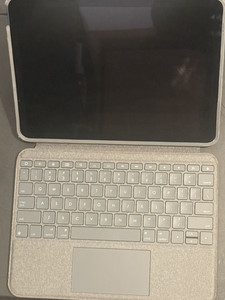 ipad air 5th generation with logitech keyboard case + apple pen Bundle