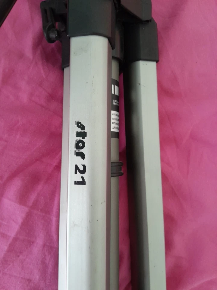 Star 21 Camera Tripod – Good Condition – Missing Quick Release Plate - Image 2 of 4