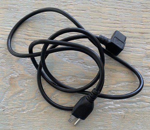 3-polig 5 Fuß AC Netzkabel I-SHENG E55943 151686 10A 125V 1250W-Seitenmontagestecker