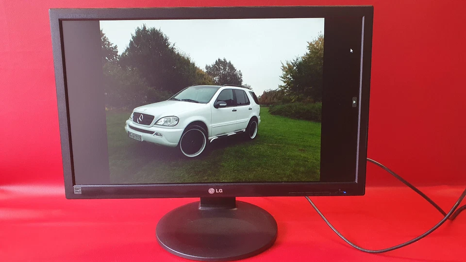 LG Flatron IPS231P-BN 23 Zoll Monitor Bildschirm IPS Display DVI VGA Z7 - Bild 2 von 4