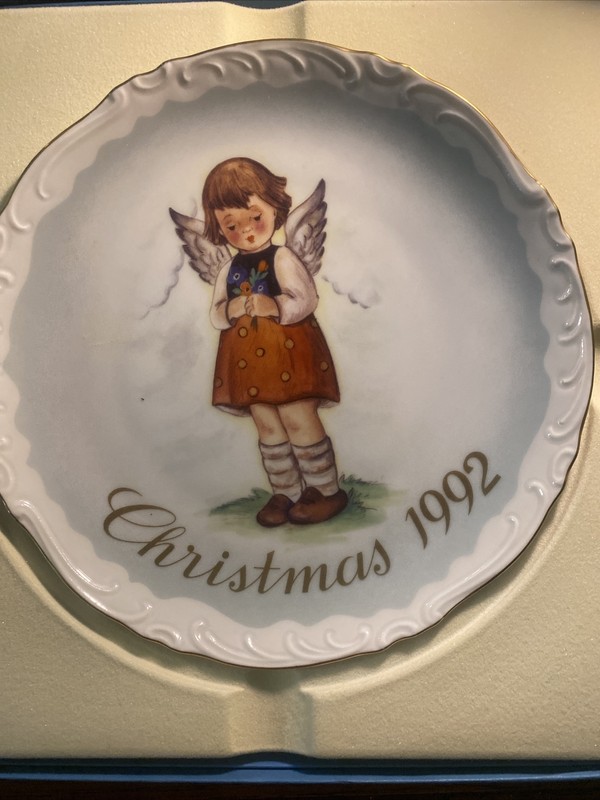 Berta Hummel Sweet Blessings Angel Child Christmas 1992 Plate God's Messengers