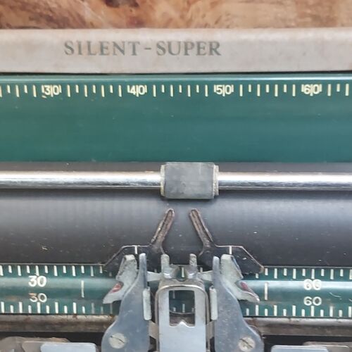Vintage 1955 Smith Corona Silent Super 5T Series Typewriter Needs Deep Cleaned - Picture 4 of 17