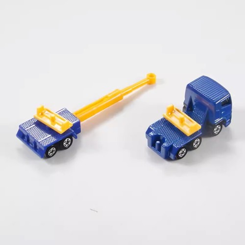 Takara Tomy Tomica 140 Mitsubishi Fuso Super Great Pole Trailer New in Box 2023 - Picture 3 of 4