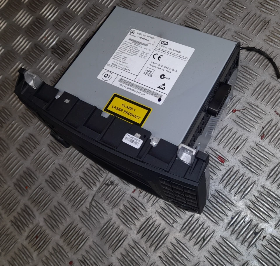 Mercedes B-Class 170 W245 Autoradio Radio CD Player A1698705894 - Immagine 3 di 4