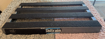 Pedaltrain Classic 4-Rail Guitar Pedalboard   Lightweight, Sturdy, Professional