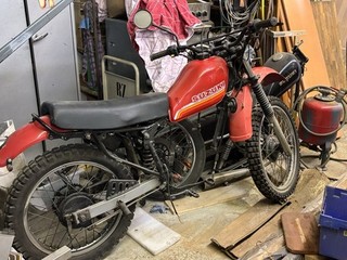 Enduro 125 Er Suzuki DRS 125 und GN 125 Bastler Ersatzteile Komplett