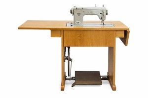 Vintage PFAFF 262 Nähmaschine mit Holztisch & Fußpedal – Retro – nur Abholung