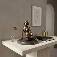 Hochwertige Bronzefigur Anmutige Frau Sitzend, Patiniert, Marmorsockel, H.17 Cm