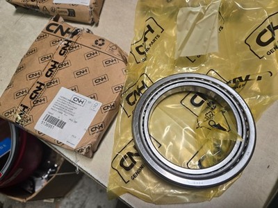 New Open Box CNH Tapered Roller Bearing 5136951 JL819310-T4