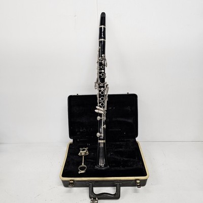 Selmer Bundy Student Clarinet w/ Hard Case (as-is needs minor repair read)