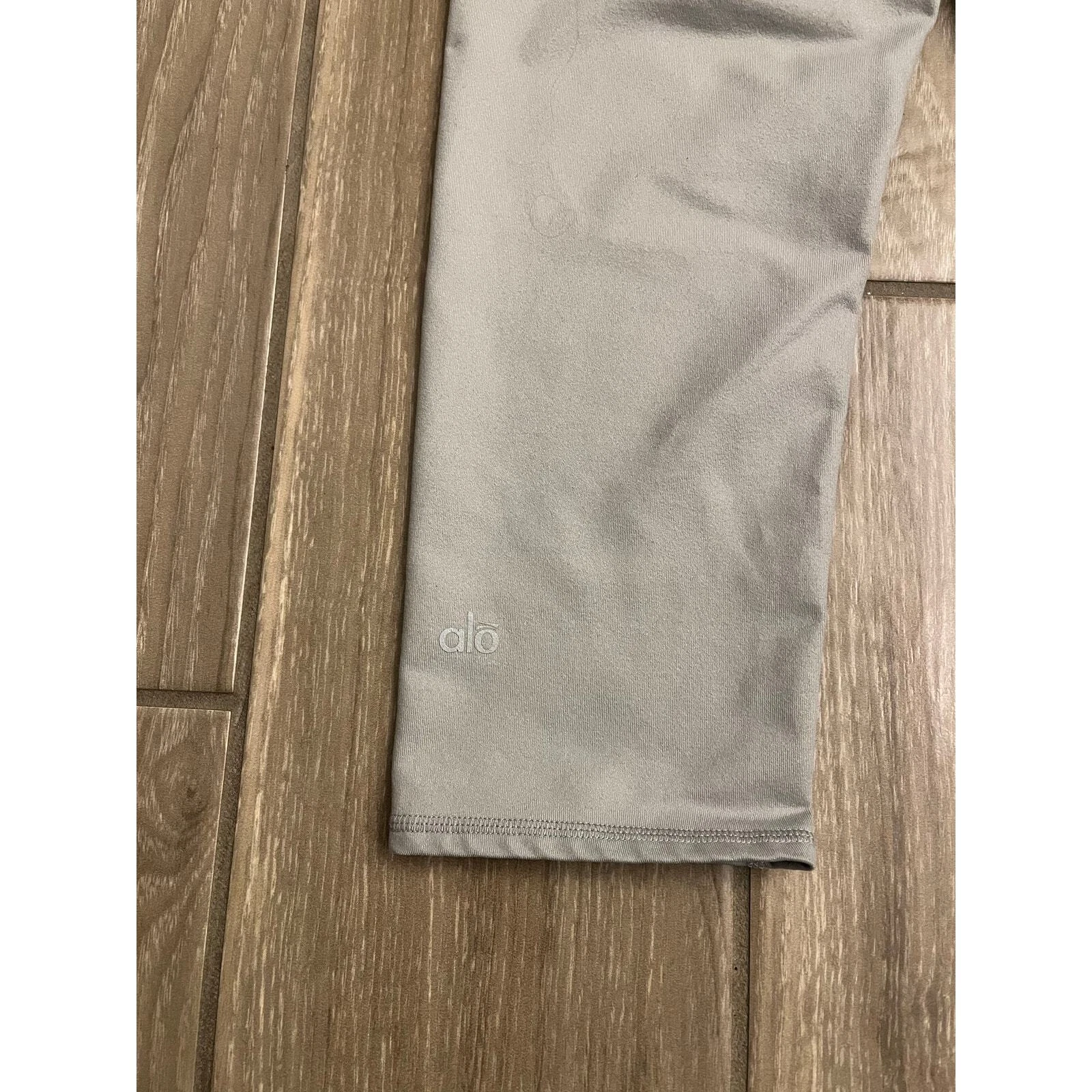 alo-yoga high rise capri tights leggings