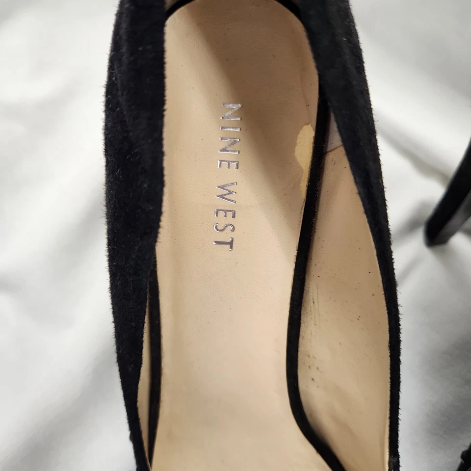 Zapatos de salón Nine West Evao Peep Toe para mujer 9,5 M de gamuza negros con joyas Foto 3 de 4