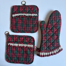 Vintage Christmas Tartan Plaid Oven Mitt and Pot Holders Lot Of 3