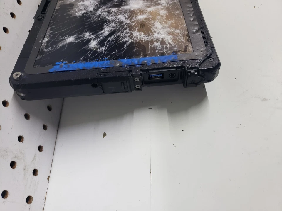 Getac UX10 G2 Rugged Tablet i5-10310U 1.70GHz 256GB SSD 8GB  Cracked Screen   - Image 3 of 4