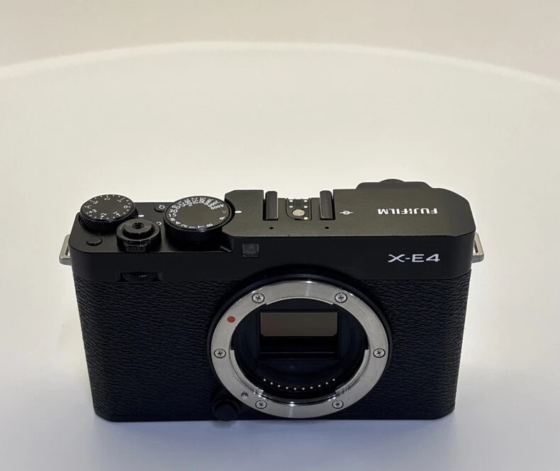 Fujifilm X-E4 26.1MP Mirrorless Camera Body Black 90% New Condition