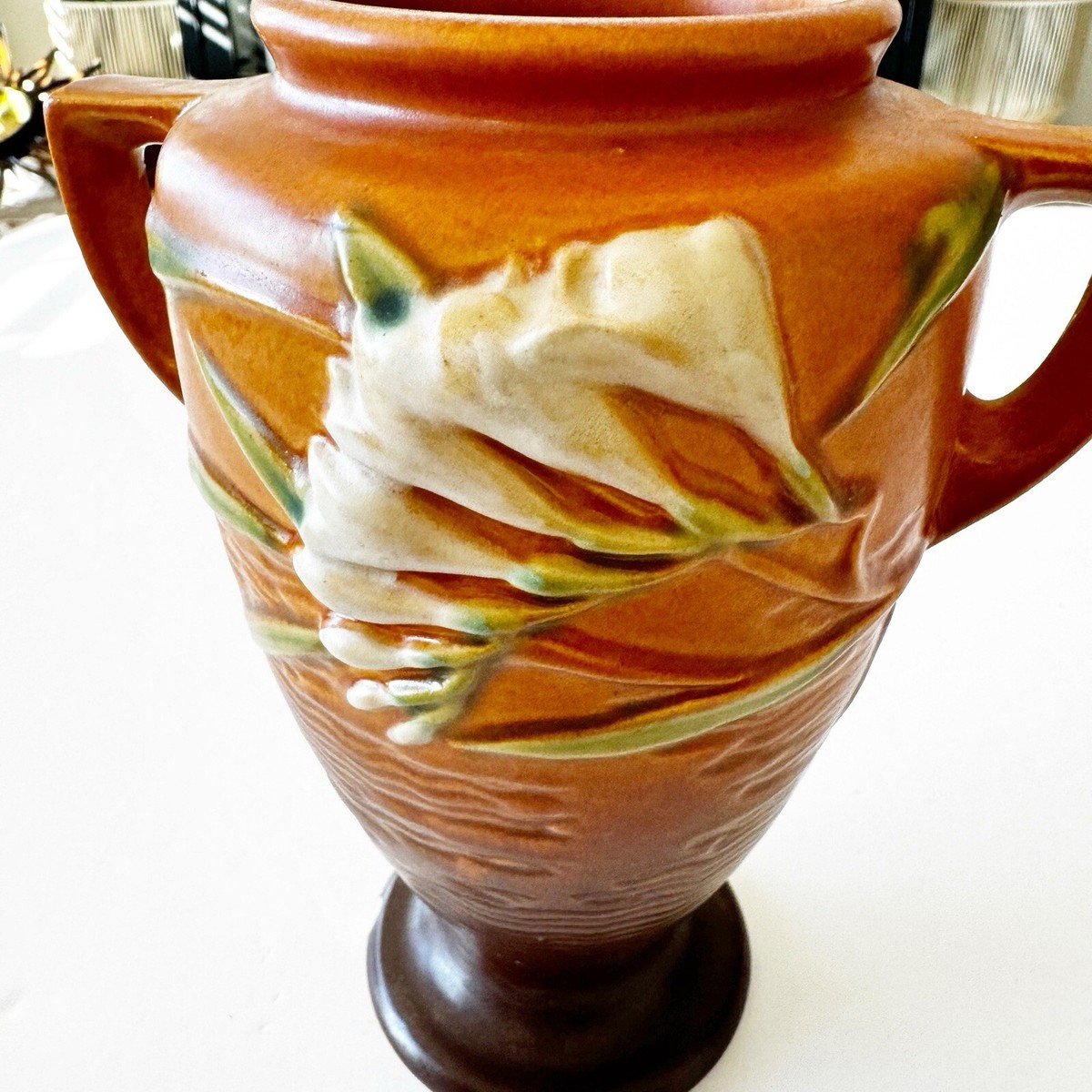 RARE Original ROSEVILLE OHIO POTTERY Golden Brown FREESIA VASE 121