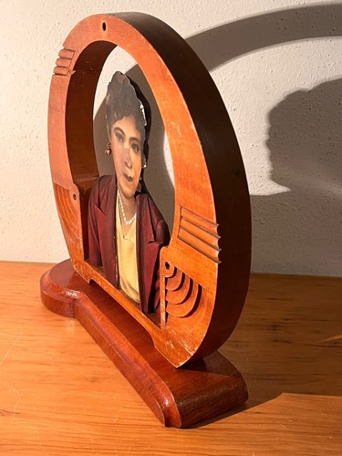 Antigua FOTOESCULTURA MEXICANA TALLADA EN MADERA ARTE POPULAR PINTADO A MANO AÑOS 30 #3 - Imagen 7 de 11