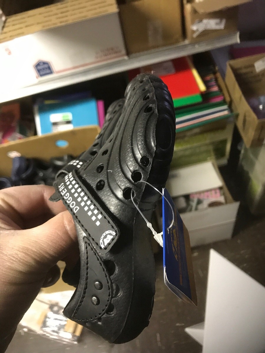 Doggers Brand Slip On Casual Shoes Size 7-8 Black