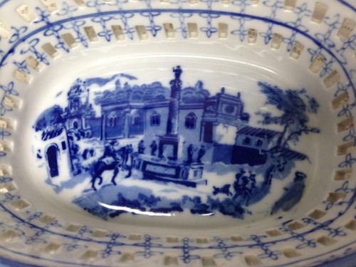 European Scene, Reticulated, Twin Handled Bread Basket , Large 9in x 6in x 4in T - Picture 2 of 8
