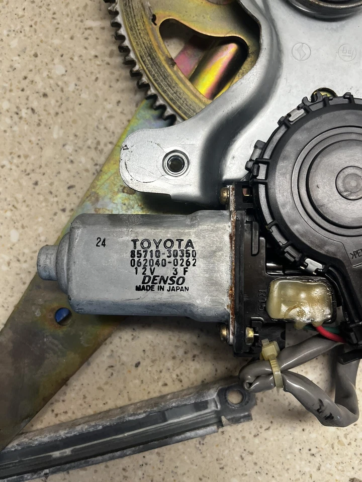 98-05 LEXUS GS300 GS400 GS430 Controlador de ventana trasera izquierdo con motor OEM Foto 2 de 3