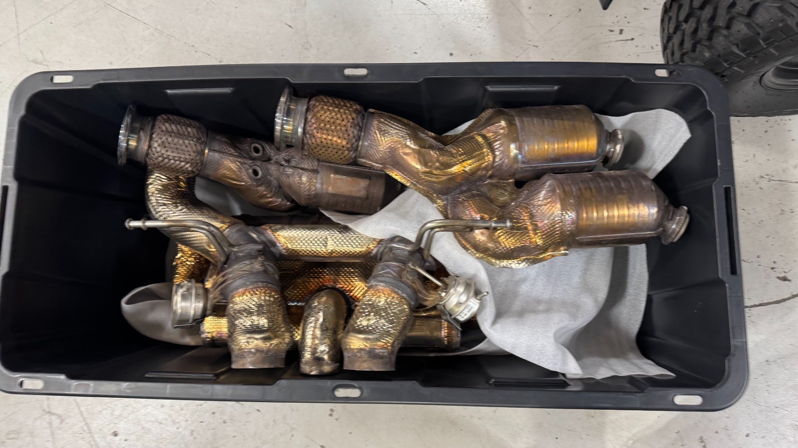 Lamborghini Aventador S - OE Genuine 3PC - Muffler, Tips and CATS included 