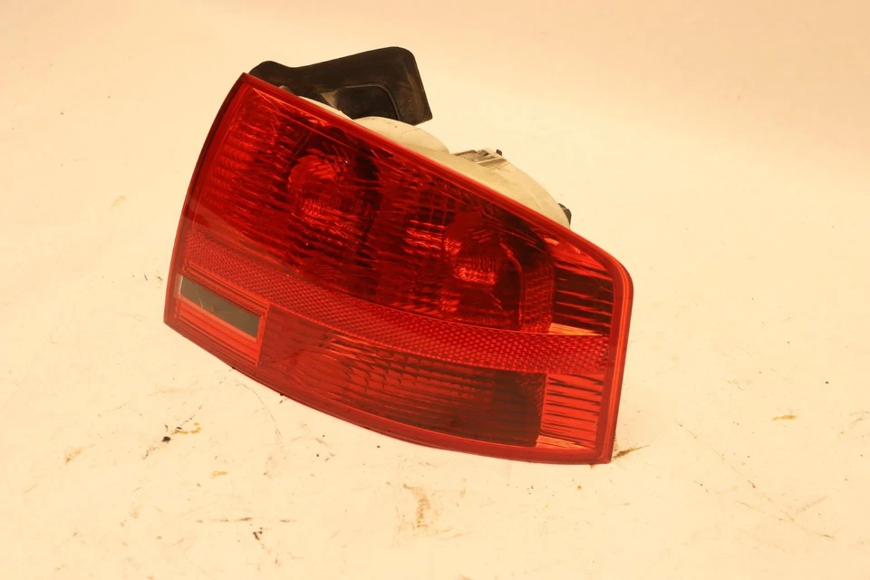 2007-2008 AUDI RS4 B7 SEDAN LANTERNA TRASEIRA DIREITA PASSAGEIRO LANTERNA TRASEIRA EXTERNA FABRICANTE DE EQUIPAMENTO ORIGINAL - Imagem 3 de 4