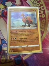 Pokémon TCG Galarian Zapdos 82/203 Holo Foil Rare Evolving Skies Card Rare LP
