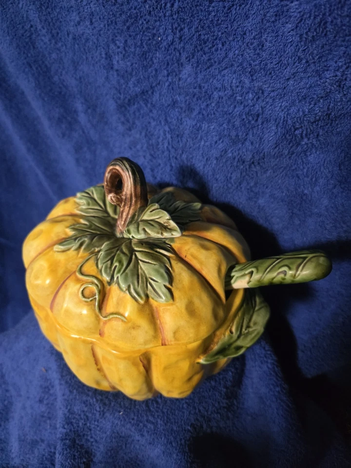 Sopa de calabaza con cucharón Foto 2 de 4