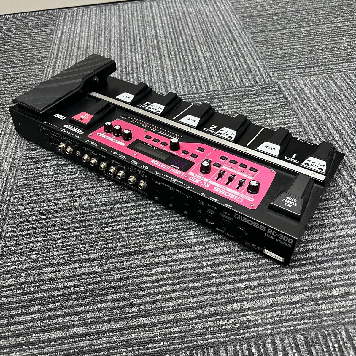 RC-300 Loop Station: Ultimate Looping Effects Processor