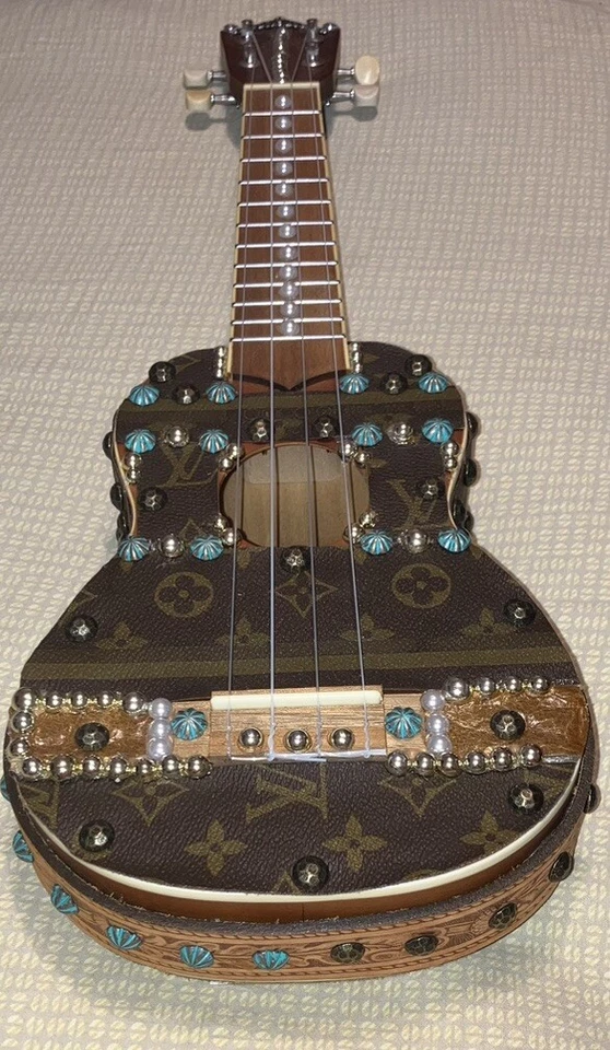 NEW LOUIS VUITTON Mitchell MU40NT Soprano Full size Ukulele ONE OF A KIND - Image 3 of 4