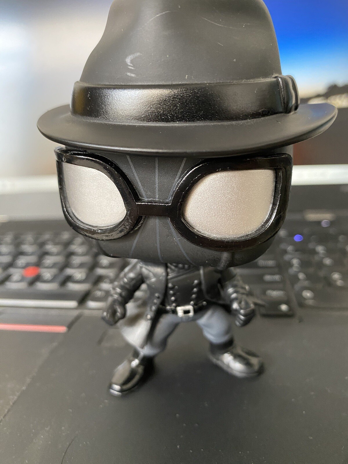 Funko Pop! Vinilo: Spider-Man Noir Into The Spider Verse #406 (Sin Caja)