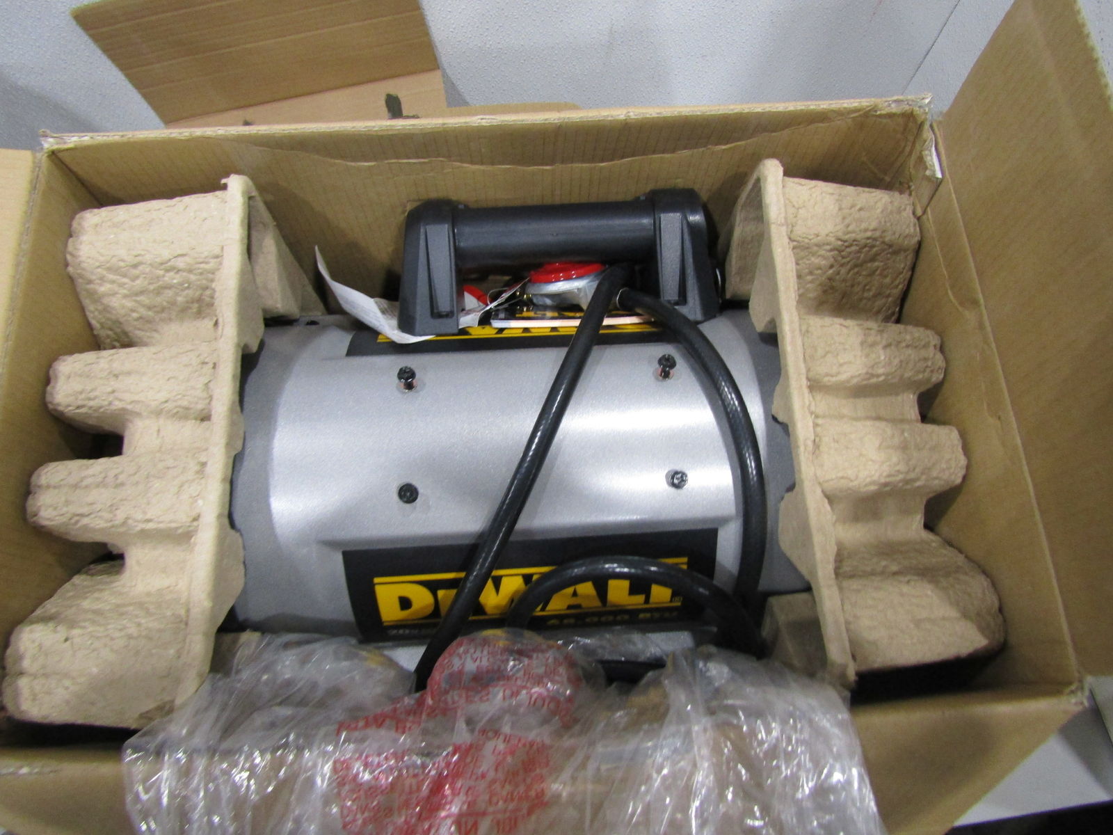 DeWalt DXH70CFAV 68,000 BTU/Hr Cordless Forced Air Propane Heater (Tool