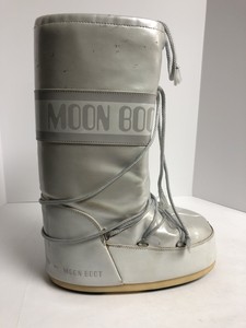 grey moon boots