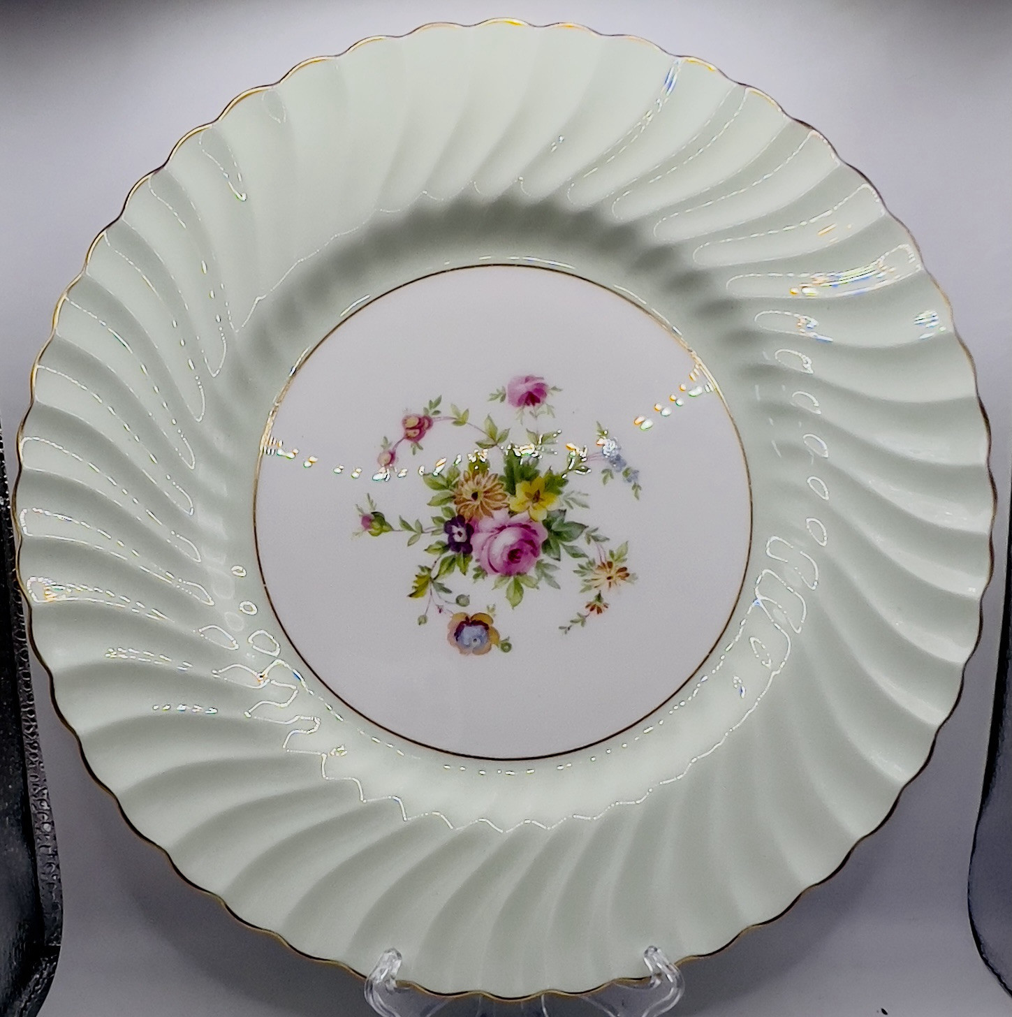 MINTON / DAWN PALE GREEN DINNER PLATE / 10.5in Diameter / VGC