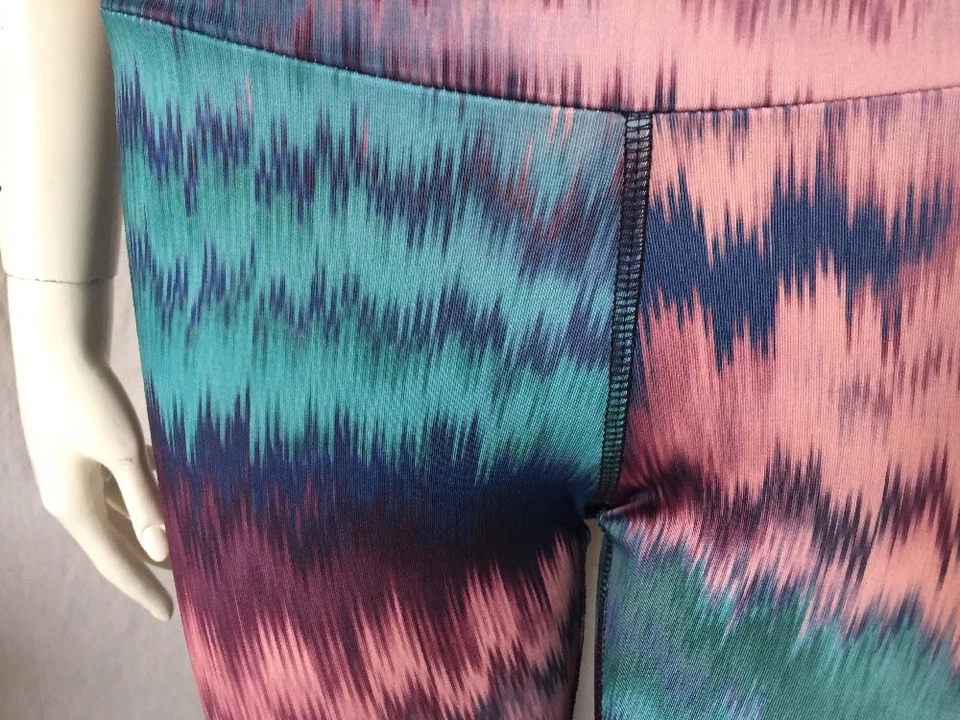 Pantalones de yoga recortados KOS EE. UU. Micropoli estampado abstracto melocotón/azul/verde S Foto 4 de 4