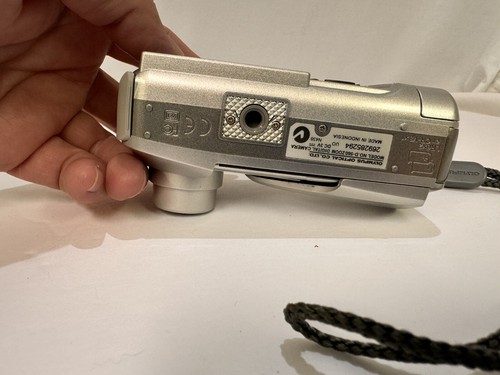 Olympus Camedia D-575 Zoom 3.2 MP Silver Digital Camera Silver Tested - Picture 4 of 18